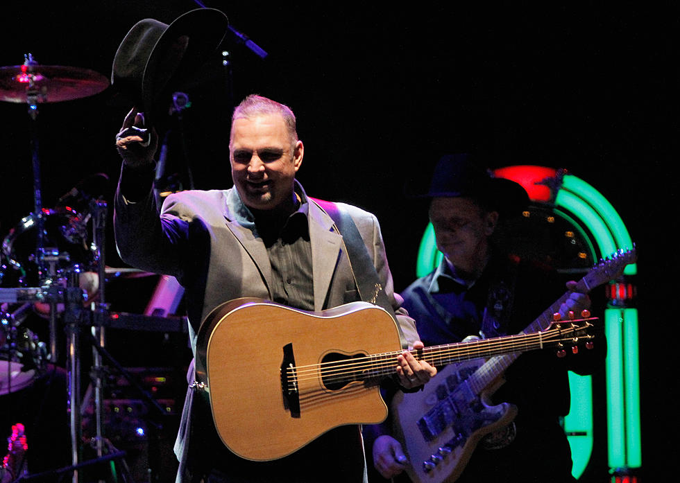 Garth Brooks Debuts Number One [VIDEO]