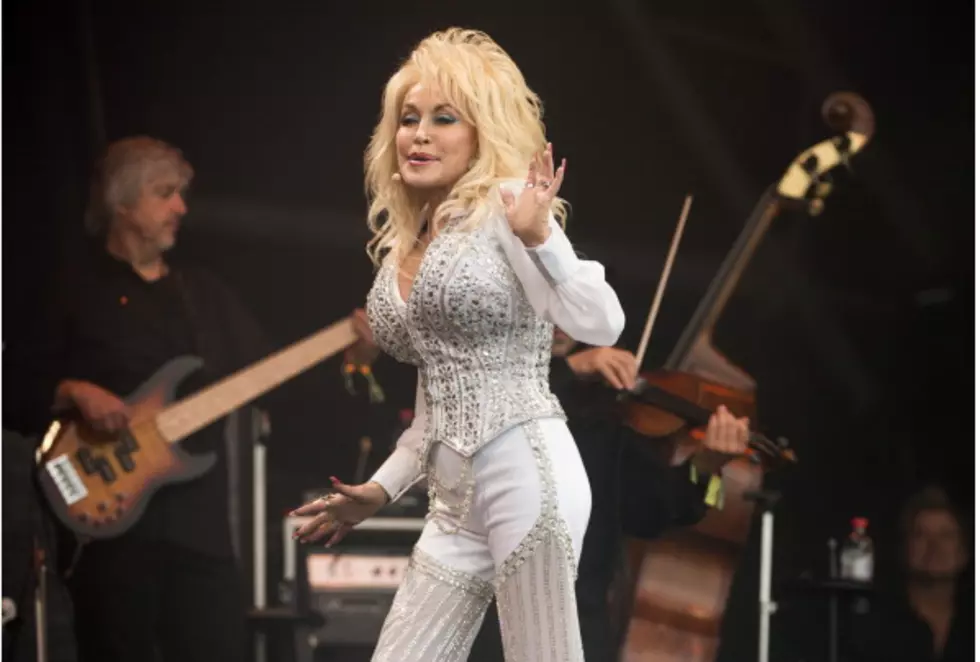 Dolly Meets Kenny Roger’s ALS Ice Bucket Challenge [VIDEO]