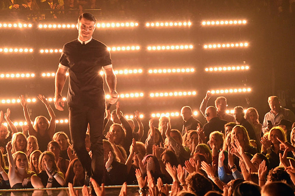 Sam Hunt ‘Takes His Time’ at the 2015 CMA Awards [VIDEO]