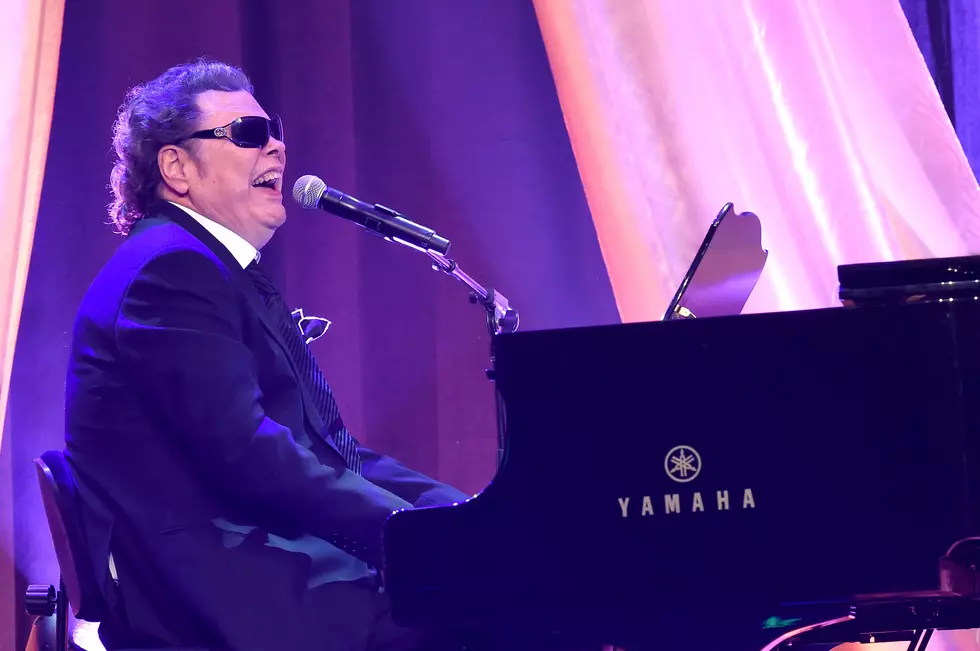 Ronnie Milsap Releases Christmas Song After 30 Years