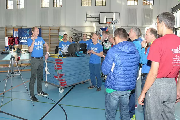 Guinness World Record For One-handed Claps Smashed [VIDEO]