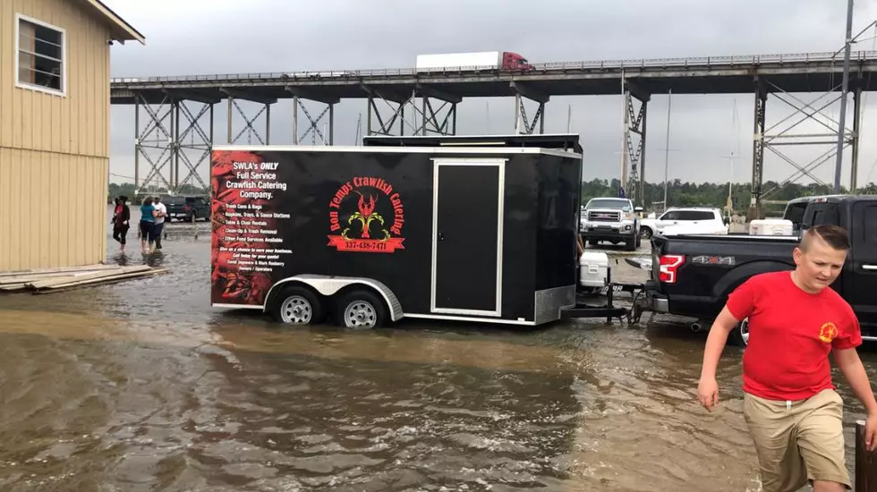 Local Crawfish Caterer Doesn&#8217;t Let High Water Stop the Party