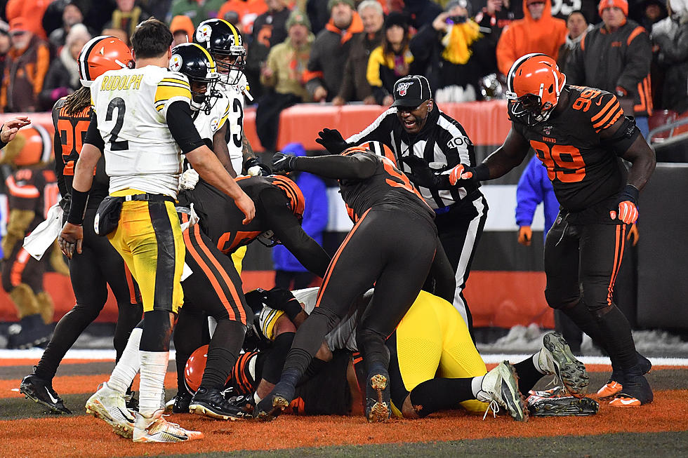 Clevelands Garrett Hits Steelers Qb In Head With Helmet