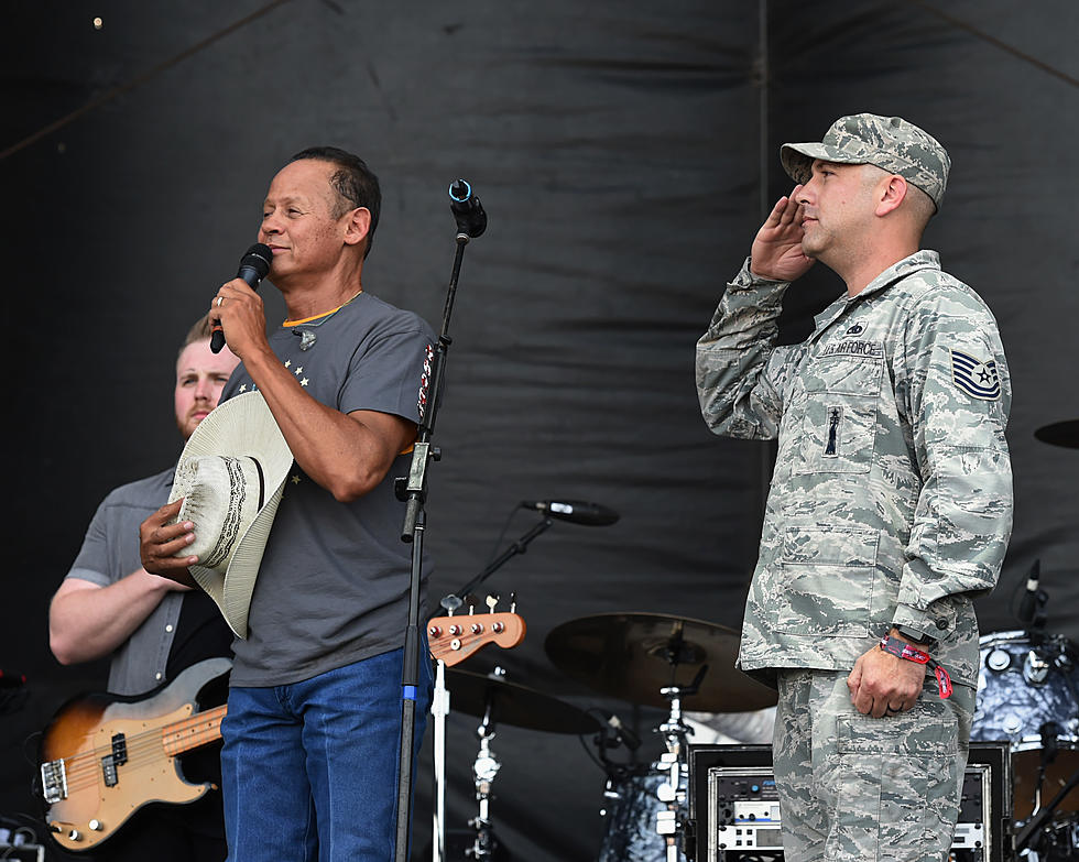 Neal McCoy Stops Show to Say Pledge with Dustin Sonnier’s Son