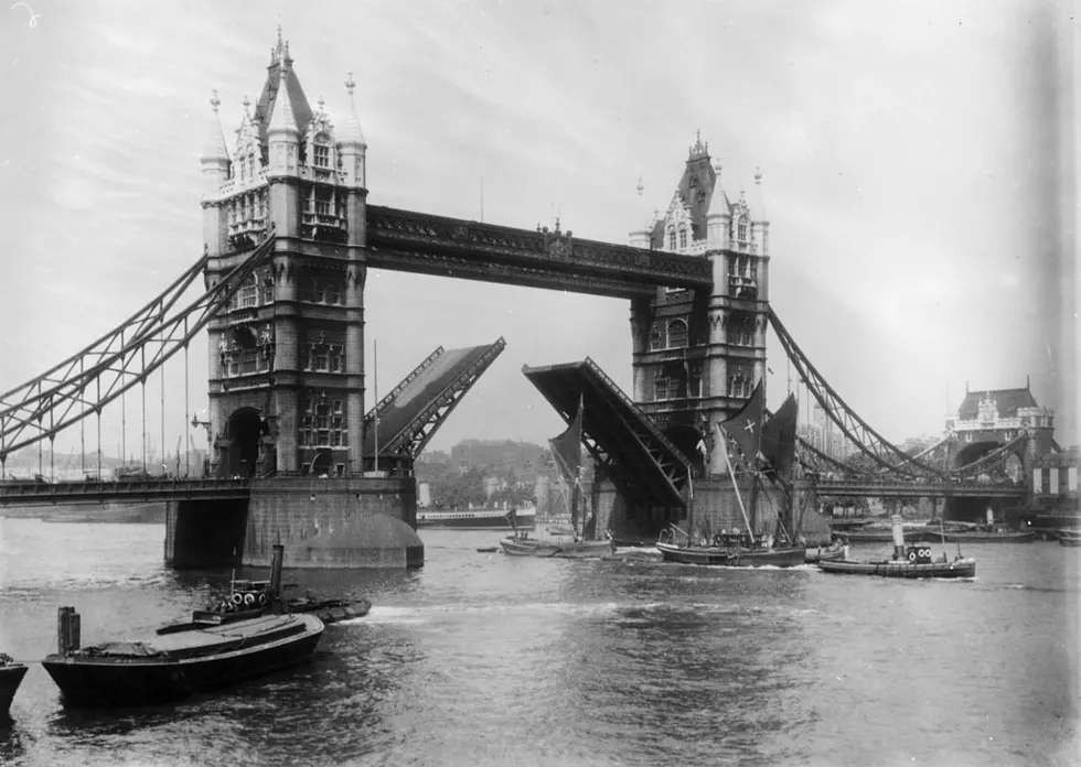 The &#8220;Met a Man on London Bridge&#8221; Riddle Answered