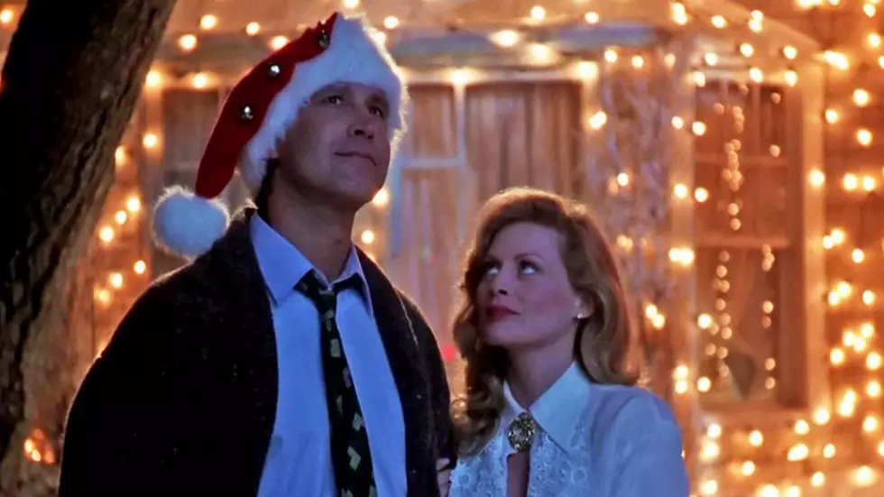 Chevy Chase Recreates Famous Christmas Vacation Scene