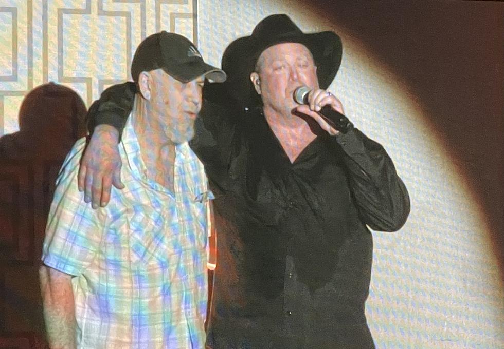 Tracy Lawrence Calls Up SWLA’s Alibis Songwriter At Lake Charles Concert