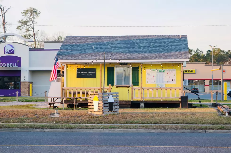 Moss Bluff Sno-Ball Place Features Dole Whips