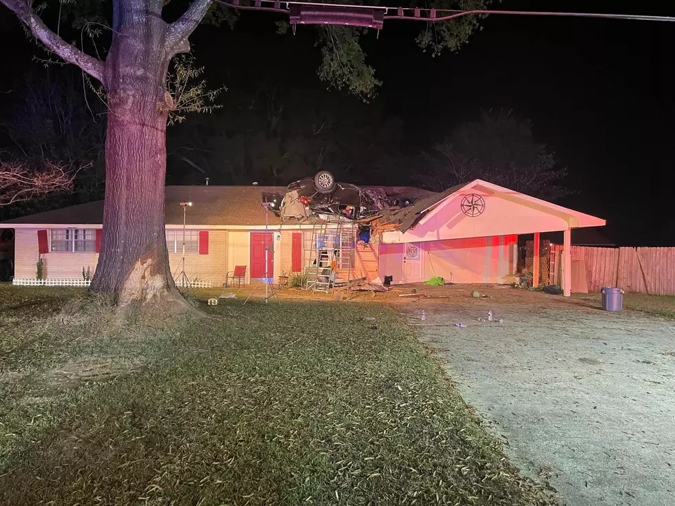 Zachary, Louisiana: That Ain't Santa Claus on that Roof!