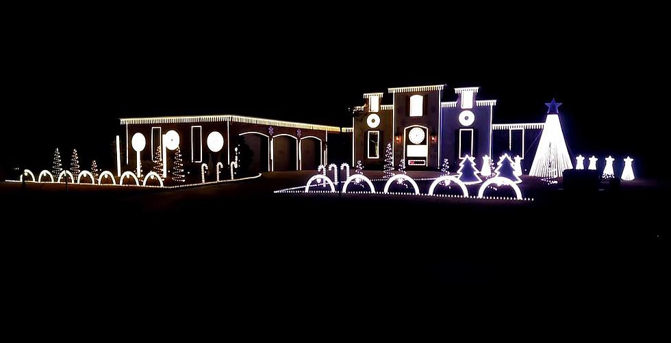 Louisiana Family Makes Special LSU Christmas Light Show