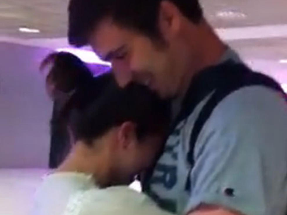 Guy Surprises Girlfriend Halfway Across The World [VIDEO]