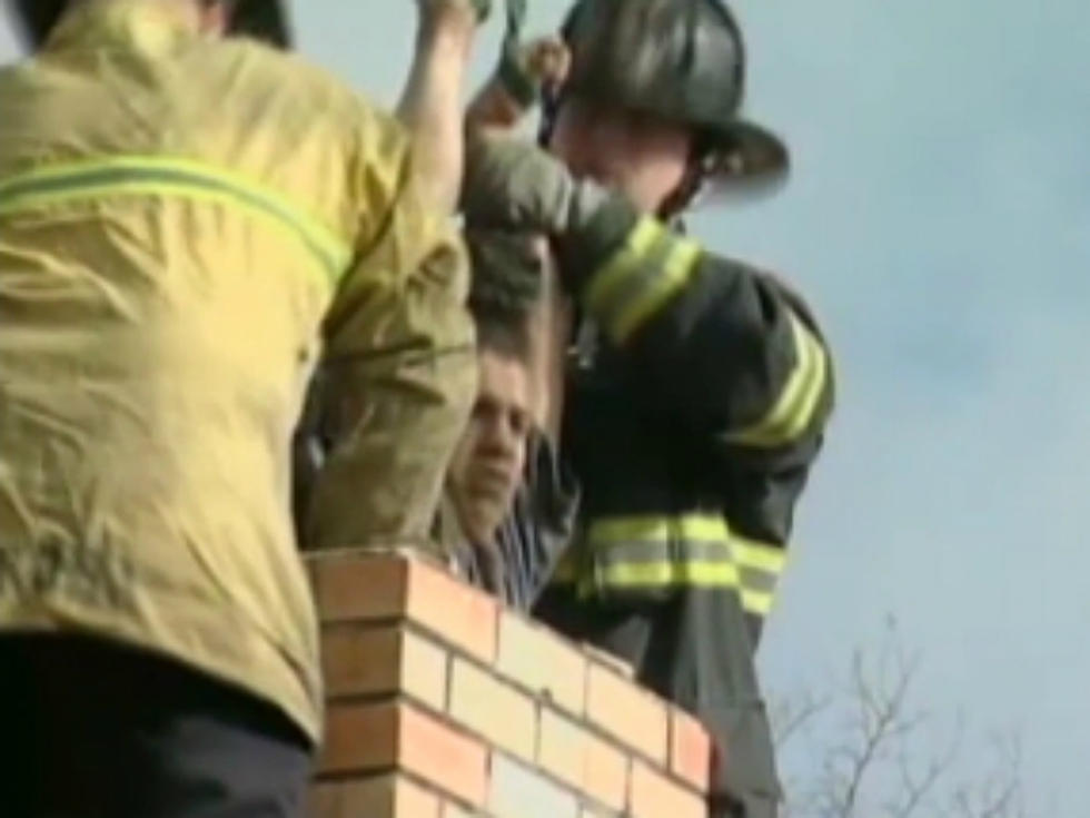 Wannabe Teen Santa Gets Hopelessly Stuck in Chimney [VIDEO]