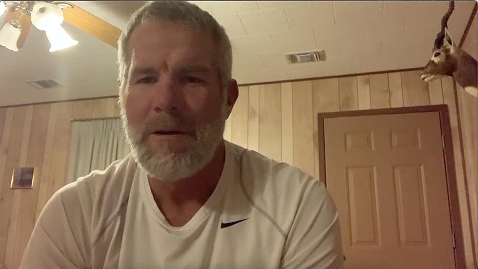 [WATCH] Legendary NFL QB Brett Favre Cheers on the Bobcats