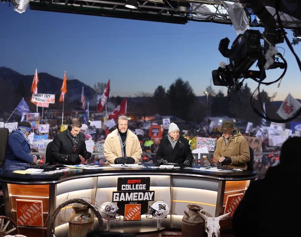 ESPN's College GameDay Built by The Home Depot Travels to Colorado for the  'Rocky Mountain Showdown,' Celebrates Corso's 400th Headgear Pick - ESPN  Press Room U.S.