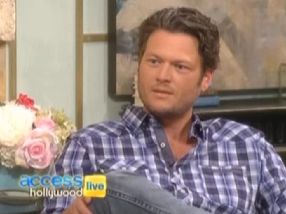 Blake Shelton Shows Appreciation for Christina Aguilera’s Breasts [VIDEO]