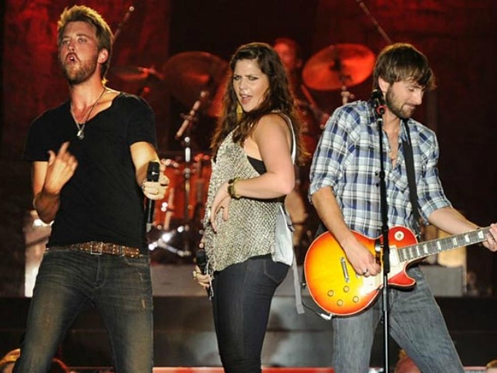 Why Was Lady Antebellum’s Hillary Scott Kissing a Frog Backstage at a Concert?