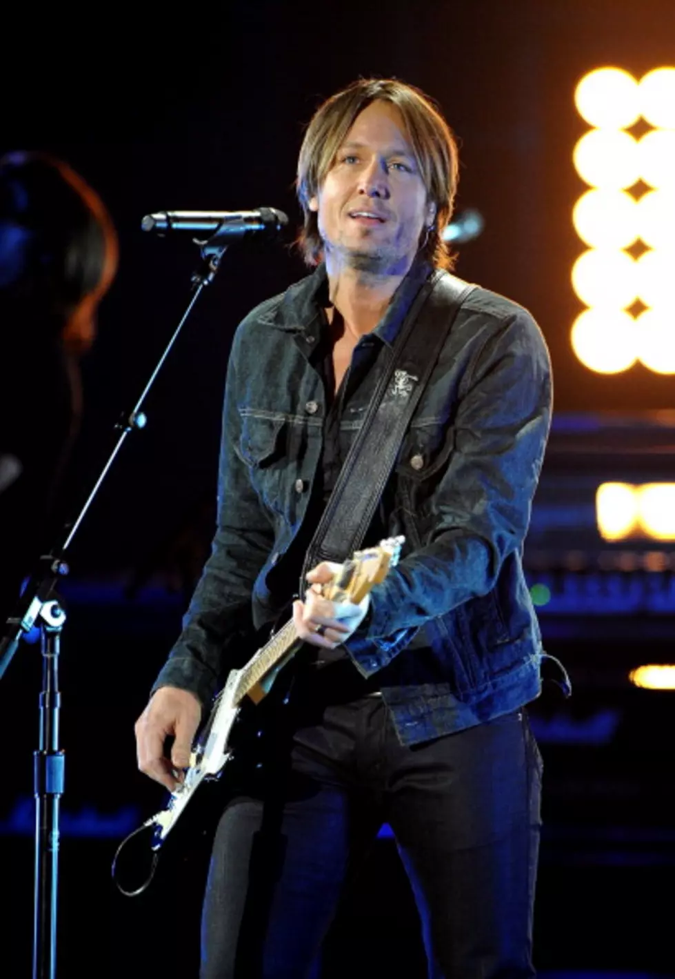 Keith Urban Gets KISSed by Taylor Swift