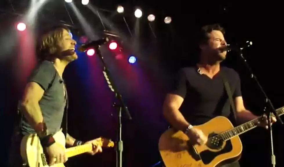 Keith Urban Teams Up with David Nail to Sing Brooks &#038; Dunn&#8217;s &#8220;Brand New Man&#8221; [Video]