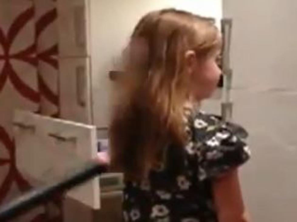 Dad Gives Daughter Perfect Ponytail Using a Vacuum [VIDEO]