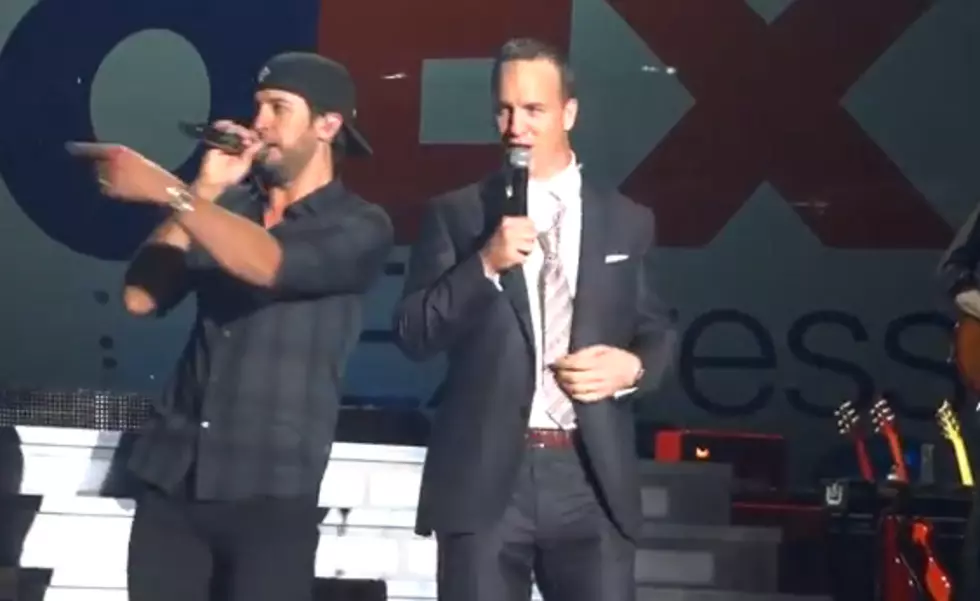 Peyton Manning Joins Luke Bryan on Stage and Covers Johnny Cash