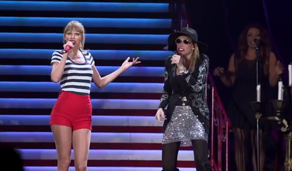Taylor Swift Performs with Carly Simon During a Stop on her RED Tour [VIDEO]