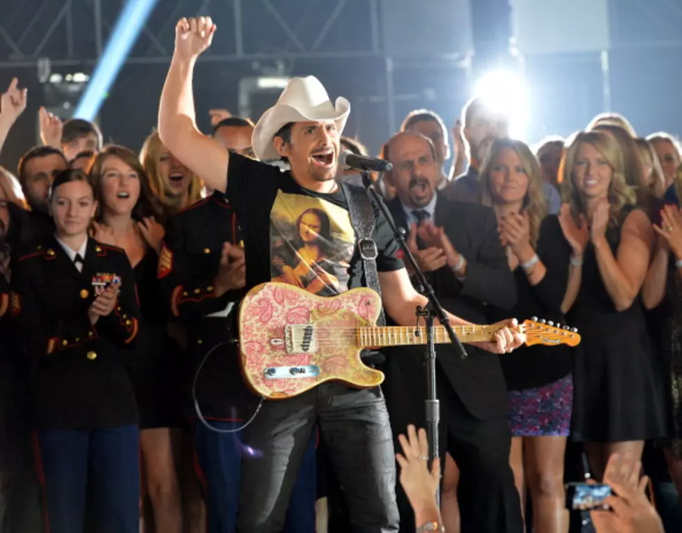 Watch Brad Paisley Sing &#8216;The Mona Lisa&#8217; from the CMA Awards [VIDEO]