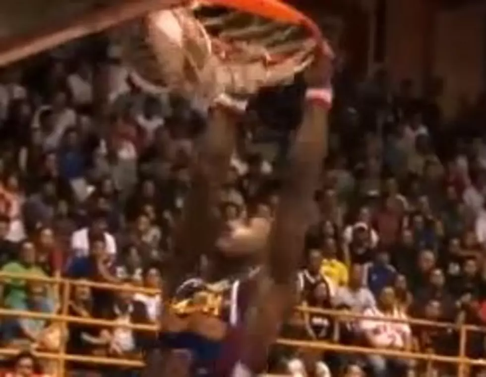 Watch The Hoop Collapse On a Harlem Globetrotter [VIDEO]