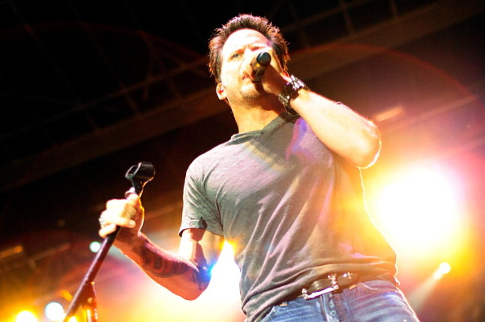 12 Days Of Christmas Music, Day 5: For Anyone Who Wants To Get Naughty With Gary Allan [VIDEO]