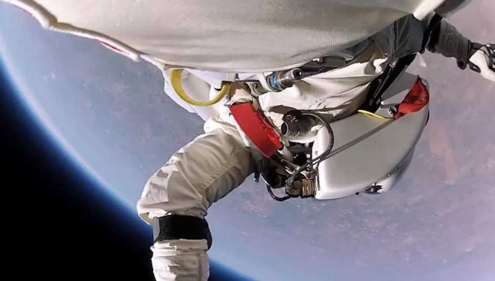 mesh Bemærkelsesværdig grad New Video Released of Felix Baumgartner's Skydive From Space [VIDEO]