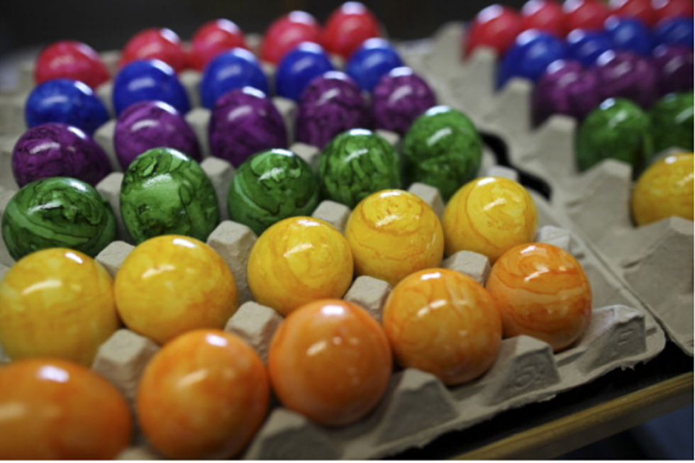 Don’t Just Color Your Easter Eggs This Year, Tie-Dye Them!  [VIDEO]