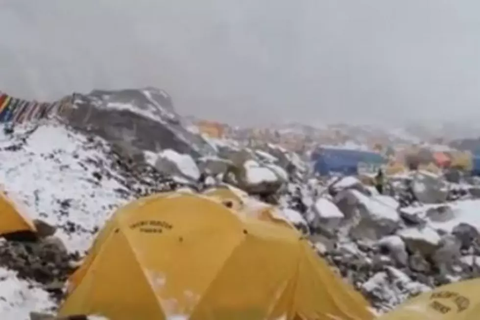 Watch Amazing Footage of Everest Base Camp Hit By Avalanche [VIDEO]