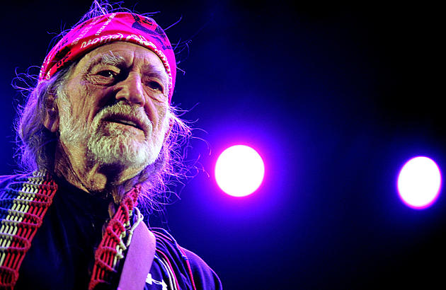 Willie Nelson Performs A Card Trick, How Does He Do It? [VIDEO]