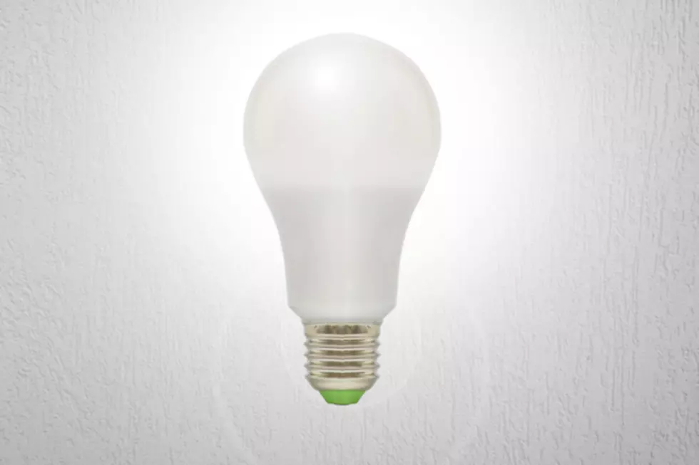 My Friend’s Newfangled Light Bulb Blinks Leaving Us Baffled [VIDEO]