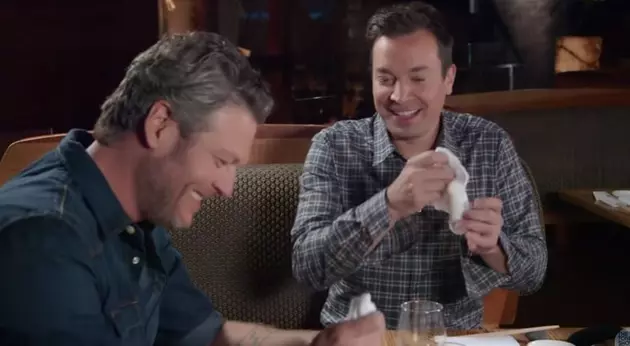 Blake Shelton Eats Sushi For The First Time On Jimmy Fallon, Find Out What Rahce Is [VIDEO]
