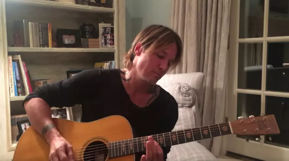 Keith Urban Pays Tribute To Artists We&#8217;ve Lost In 2016 With Home Acoustic Performance [VIDEO]