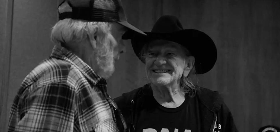 Watch “He Won’t Ever Be Gone”, Willie Nelson’s Touching Tribute to Merle Haggard [VIDEO]