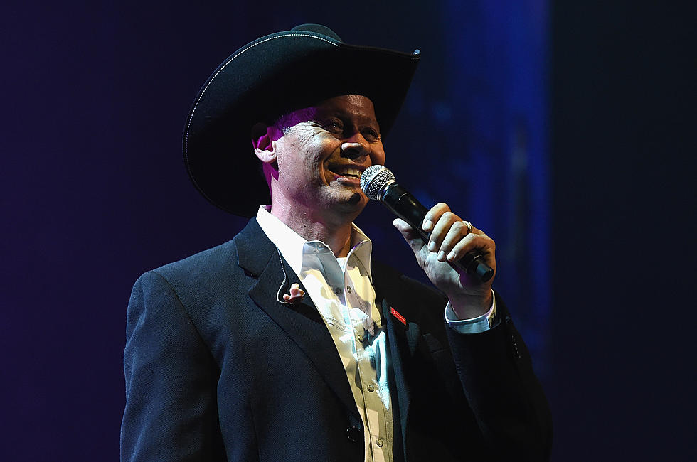 Neal McCoy Goes On Facebook Live Driving Through Twin Ports