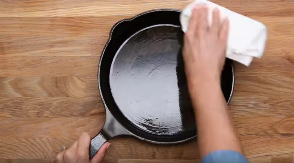 This Video Shows You The Right Way To Use A Cast Iron Skillet [VIDEO]