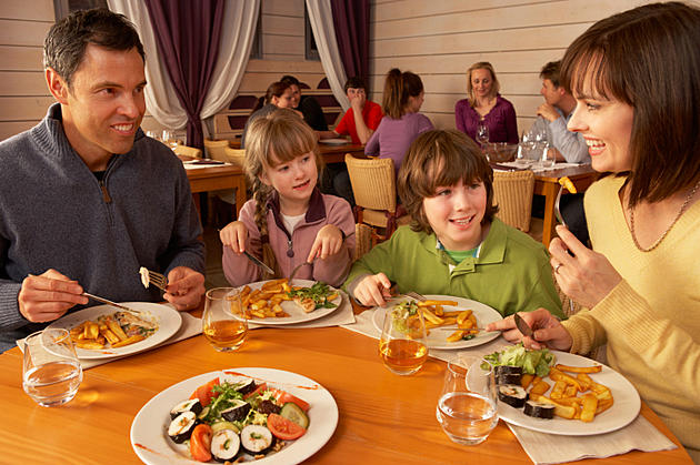 Quit Giving Your Kids Tablets Or Smartphones When You Go Out To Eat