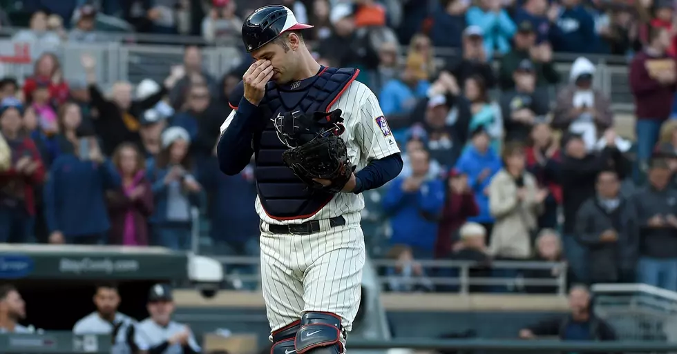 Twins Put Emotional Joe Mauer In To Catch For One Final Inning [VIDEO]
