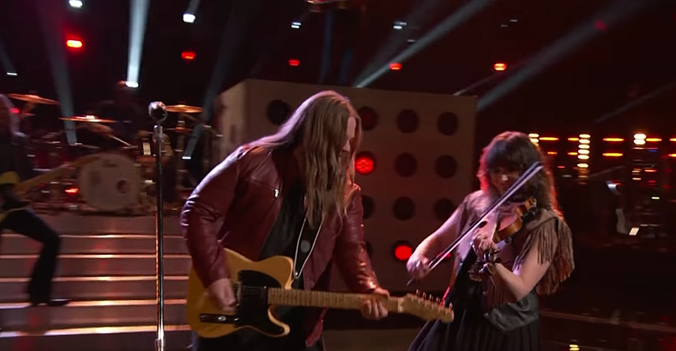 Wisconsin’s Chris Kroeze Advances Again On The Voice [VIDEO]