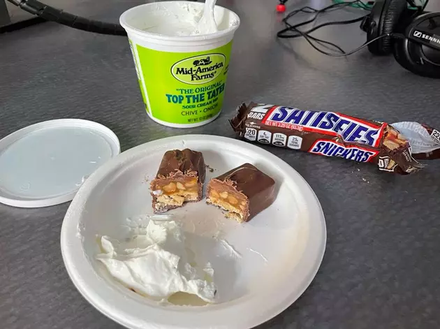 Top The Tater &#038; Snickers Candy Bar Are A Surprisingly Tasty Combination