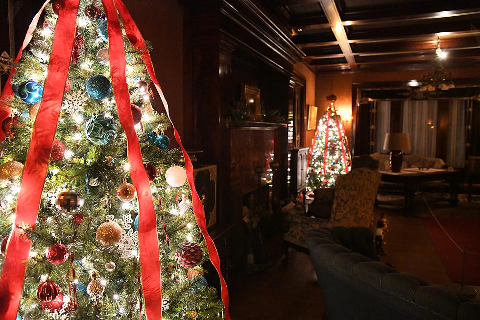 Beautiful! See Duluth&#8217;s Glensheen Mansion Decorated Inside + Out For Christmas