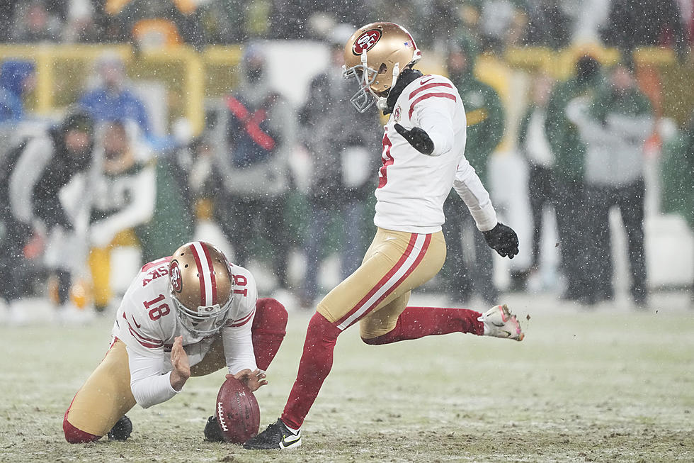 Green Bay Too Soft? Watch Robbie Gould Kick During Packer Team Introductions