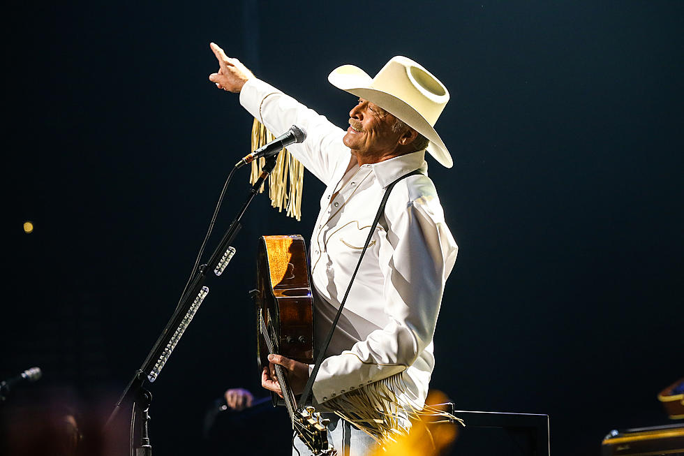 Alan Jackson Bringing His &#8216;Last Call: One More For The Road&#8217; Tour to Minnesota