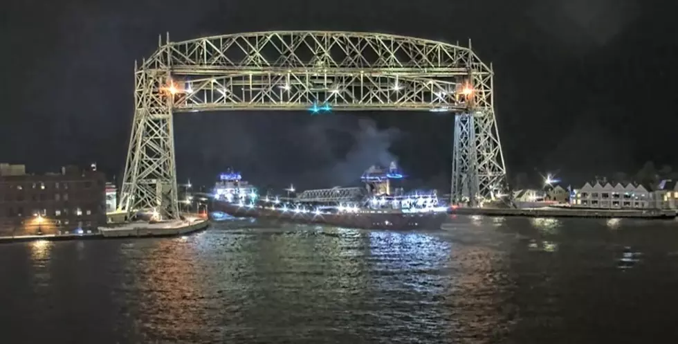 Lift Bridge Gives Hazard Warning To Christmas Boat Leaving Duluth
