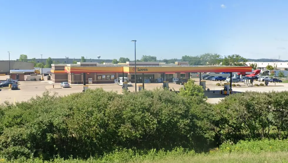 Country Star Goes Unrecognized At Wisconsin Truck Stop