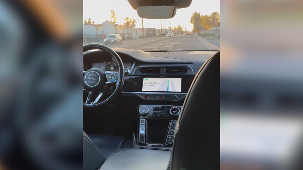 Minnesotan Anxiously Captures Her 1st Driverless Ride Experience On Video