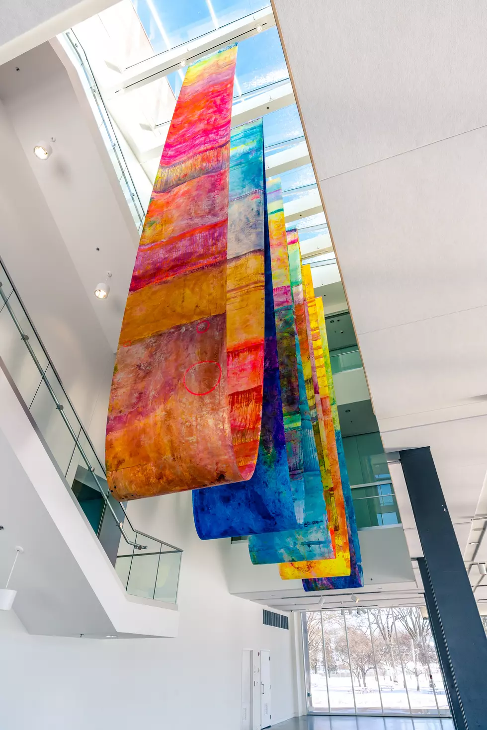 World-Renowned Artist Transforming Holiday Center Atrium In Duluth
