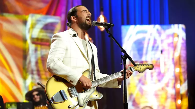 Noah Kahan live in concert singing passionately on The Great Divide Tour